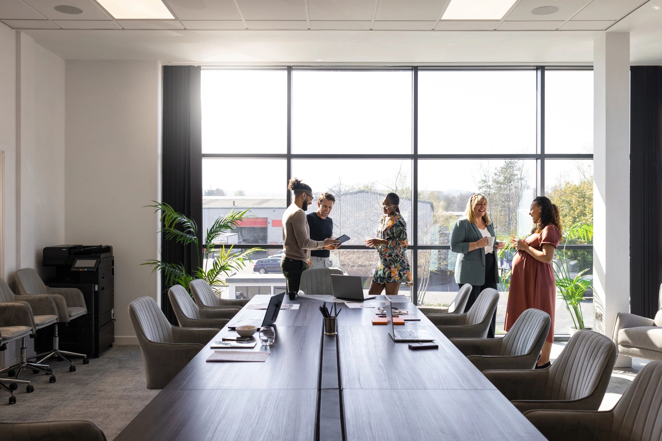 Managed IT services team meeting in a modern office